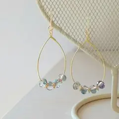 ガラスビーズのフープピアス