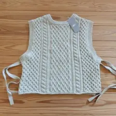 beamsboy アイボリー ケーブルニット ノースリーブベスト　脇あきタイプ