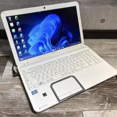 ブルーレイ見れる❣️大容量1TB✨️Corei7薄型ノートパソコン可愛い白カメラ付き 美品✨️たっぷり大容量1TB✨️Corei7 薄型ノートパソコン！カメラ