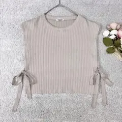 リブニットベスト　サイドリボン　ベージュ系　ラウンドネック　クロップド　M