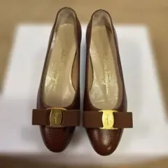 美品フェラガモヴァラ茶22㌢