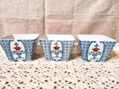 レトロな青と白の花柄 四角い小鉢 3個セット