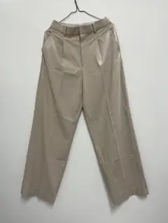 新品未使用　ユニクロ　タックワイドパンツ　Mサイズ　ベージュ　訳あり
