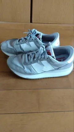 New Balance 237 グレー スニーカーのサムネイル