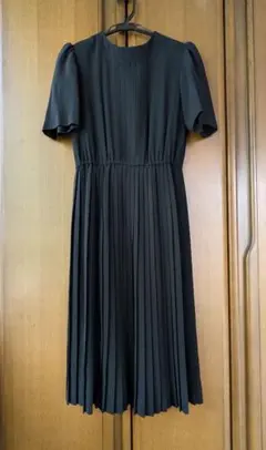 ハンドメイド　ブラック プリーツワンピース 半袖