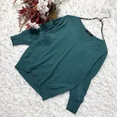 ターコイズブルー ニット