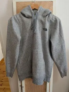THE NORTH FACE グレー パーカー