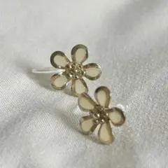 美品　フラワーデザイン　花形 ゴールド イヤリング　ノンホールピアス
