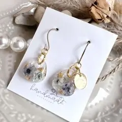 No.1689 ハンドメイド　かすみ草　ブルー　レジン　ピアス　イヤリング