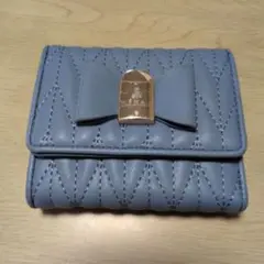 ライトブルー キルティング三つ折り財布