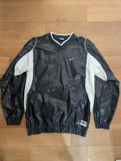 NIKE ナイロンエナメルプルオーバーシャツ 刺繍ロゴ　ブラック　ホワイト　野球