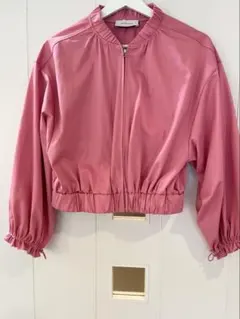ADAM ET ROPE ピンク ショート丈 ブルゾンのサムネイル