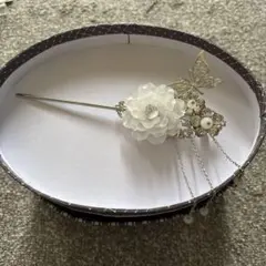 白い花と蝶のかんざし