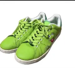 adidasのカエルの絵が描いてあるくつ