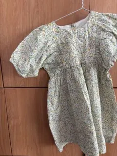 H&M フラワープリントワンピースのサムネイル