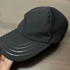 モンクレール黒のキャップ
