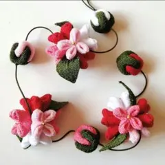ハンドメイド　縮緬細工　つるし飾り　花の吊るし飾り　春の吊るし飾り　赤い花