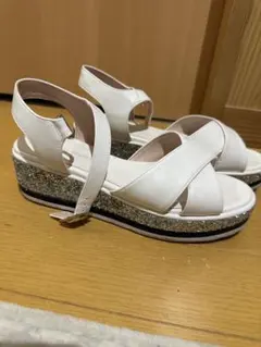 Oriental Traffic ホワイト クロスストラップサンダル