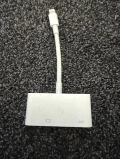 Apple 純正　iPhoneからモニターに変換　アダプターVGA ライトニング