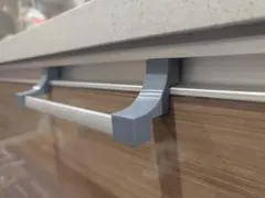 キッチン下の引き出しにつけるタオル掛