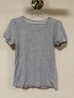 UNIQLO 그레이 반소매 컷소우 레이스 넥 퍼프 슬리브