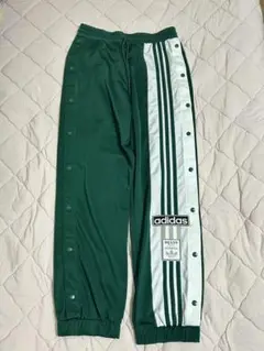 adidas ダークグリーン ジャージパンツ
