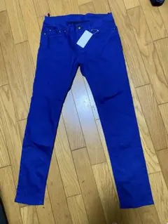 ブルーのカジュアルパンツ