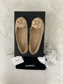 美品♡CHANEL カメリアフラットシューズのサムネイル