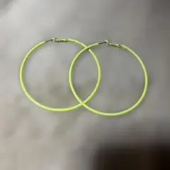 蛍光イエロー フープピアス