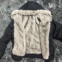 フード付きブラックダウンリバーシブルジャケット