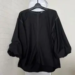 お袖可愛い黒のブラウス
