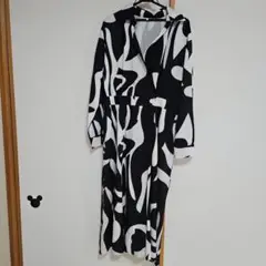 極美品　 長袖シャツワンピース 白黒デザイン