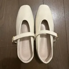 MOTF フラットシューズ ストラップ パンプス アイボリー 37やや小さめのサムネイル
