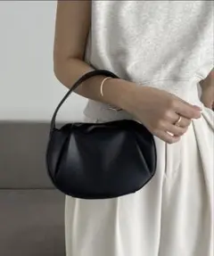 CAPRICIEUX LE'MAGE ラウンドタックバッグ　ブラックのサムネイル