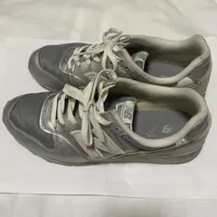 【ニューバランス】シューズ シルバー
