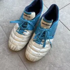 Umbro フットサルシューズ ホワイト/ブルー
