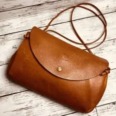 ヴィンテージ感漂う本革】 IL BISONTE ショルダーバッグ ハーフムーン