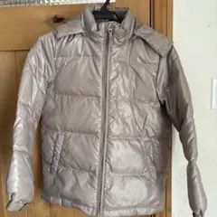 ユニクロ　フード付き薄いベージュダウンコート