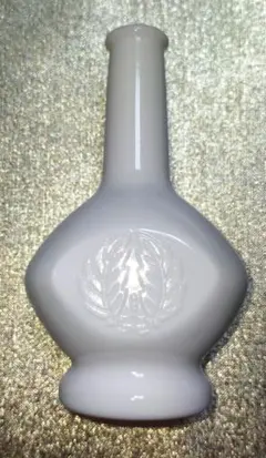 天皇陛下菊御紋入ノベルティ遠藤実氏紫綬褒章受章記念青銅花瓶、勝彦作。 天皇陛下菊御紋入ノベルティ遠藤実氏紫綬褒章受章記念青銅花瓶、