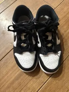 NIKE Dunk Low ブラック ホワイト スニーカーのサムネイル