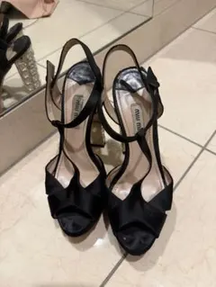 miu miu ビジューヒール サンダル ブラックのサムネイル