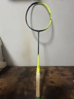 バドミントンラケット ヨネックス　アストロクス77