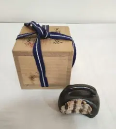 源文烏帽子香合 作家物 共箱 源文烏帽子香合 作家物 共箱 - メルカリ