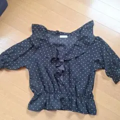 EARTHドット柄フリル付き半袖ブラウス