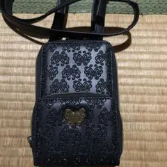 エンボス加工 黒 スマホショルダーバッグ