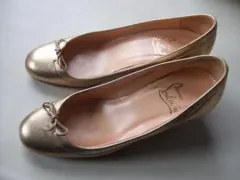 これからの季節のおすすめ超美品：ゴールド バレエフラットシューズ リボン付き