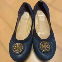 美品☆TORY BURCH フラットシューズ パンプス ネイビー レザー 24㎝ 美品☆TORY BURCH フラットシューズ パンプス ネイビー レザー 24㎝