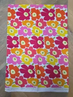 新品★marimekko はぎれ 生地 ミニウニコト ハッピーカラー ピンク