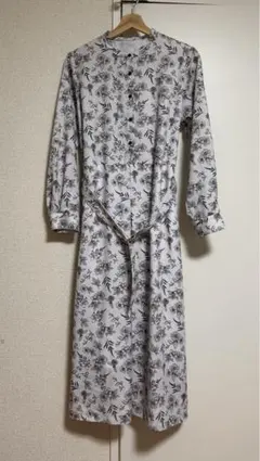 花柄プリントワンピース　オフホワイト　普段　パーティ