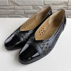 銀座ヨシノヤ パンチング エナメル パンプス ブラック レザー 23cmのサムネイル